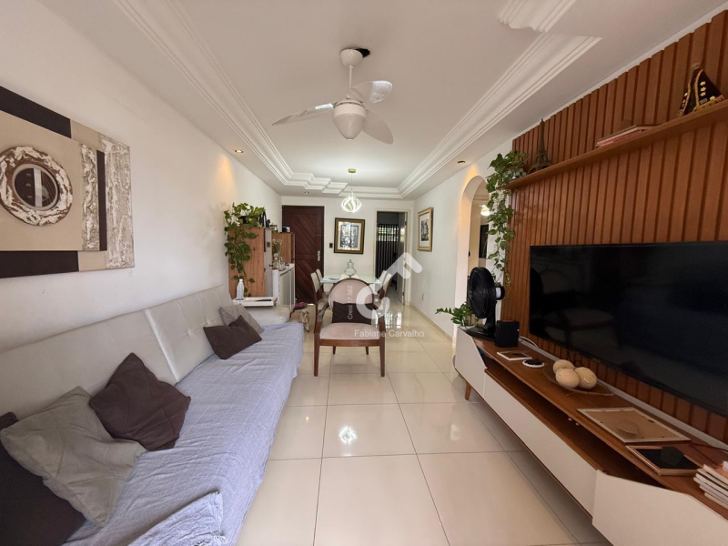 IPITANGA, Lauro de Freitas. Apartamento (térreo) com 2 quartos sendo 1 suíte com closet, 88m², cond. fechado com espaço gourmet e piscina, próximo a praia. R$400.000,00. Agende.