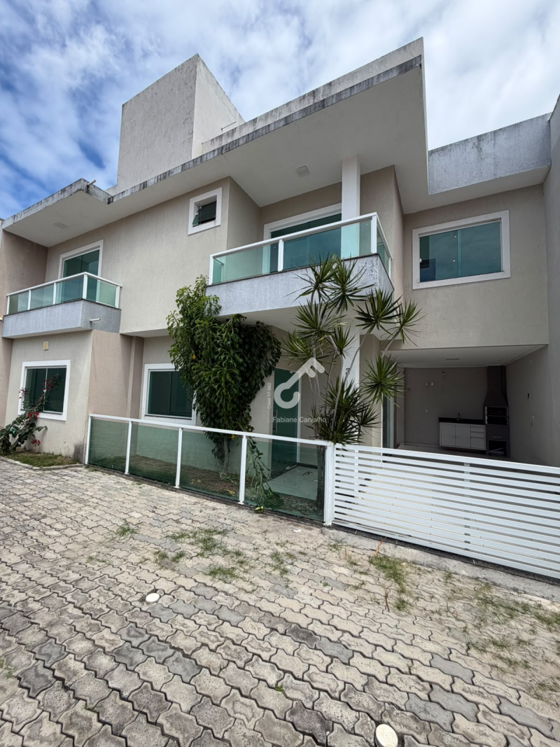 PITANGUEIRAS, Lauro de Freitas. Duplex composto de 3 suítes em condomínio familiar fechado. são 154m² de área construída, ENERGIA SOLAR. R$640.000,00. Agende sua visita.