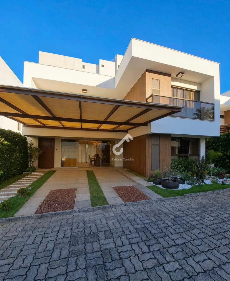 BURAQUINHO, Lauro de Freitas. Duplex composto de 4 quartos sendo 3 suítes superiores e 1 quarto térreo, ENERGIA SOLAR, 262m² área total. Condomínio fechado. R$1.380.000,00. Agende sua visita.