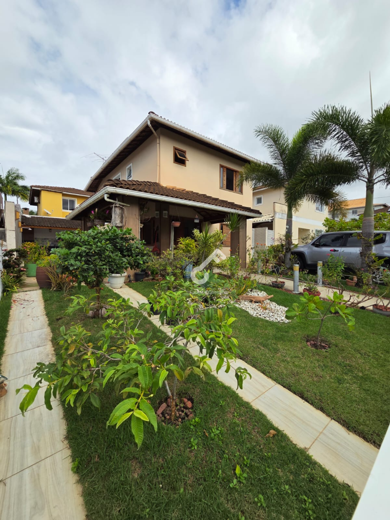 ESTRADA DO COCO, Abrantes. Duplex com 4 quartos sendo 3 suítes, 1 suíte escritório e 1 quarto térreo, 280m². Condomínio portaria 24h com total infraestrutura. R$1.099.000,00. Agende visita.