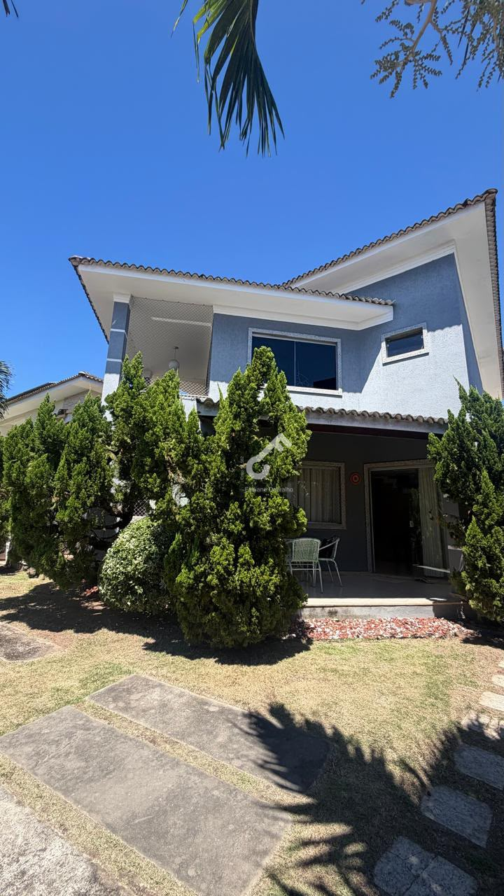 JOCKEY, Lauro de Freitas. Duplex composto de 5 quartos sendo 4 suítes superiores e 1 quarto térreo. 300m². Condomínio com total infraestrutura. R$1.300.000,00 ou R$7.800,00 locação. Agende.