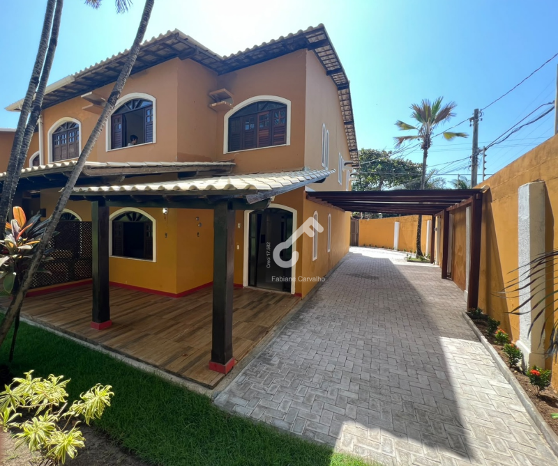 VILAS DO ATLÂNTICO, Lauro de Freitas. Duplex com 4 quartos superiores sendo 1 suíte e 1 suíte térrea. 145,30m² área construída, condomínio com piscina e área verde a 50m da praia. Agende!
