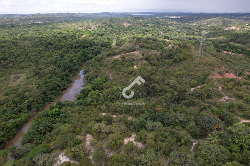 CAMAÇARI, Região Metropolitana! O P O R T U N I D A D E. Terreno com 155.000m², residencial ou comercial para empreendimento, 80% plano pelo estudo topográfico. R$10.075.000,00. Agende sua vi