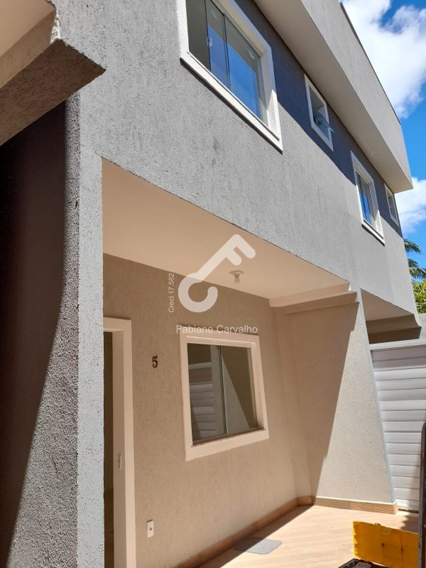 JOCKEY, Lauro de Freitas. Maravilhoso village com 3 quartos sendo 1 suíte, pronto para morar, 78m² de área construída. R$2.350,00 locação tx inclusas. Agende sua visita.