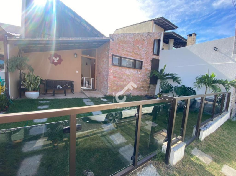 ESTRADA DO COCO, Abrantes. Casa térrea PRONTA PARA MORAR composto de 2 suítes, condomínio fechado. Com área construída de 160m² e 240m² totais. R$550.000,00. Agende sua visita.