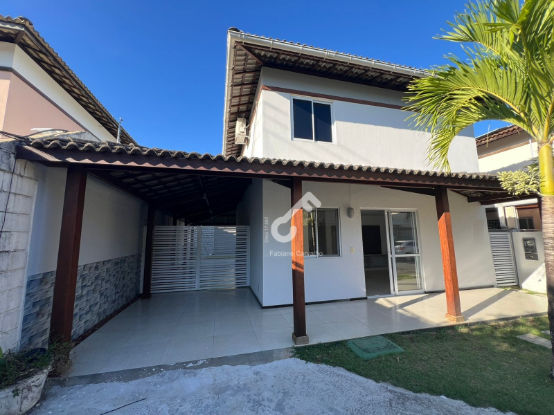 ABRANTES, Estrada do Coco. Duplex 4 quartos sendo 2 suítes (1 superior e 1 térrea), closet. 130m² construído, cond. fechado. R$5.000,00 locação e R$750.000,00 venda. Agende sua visita