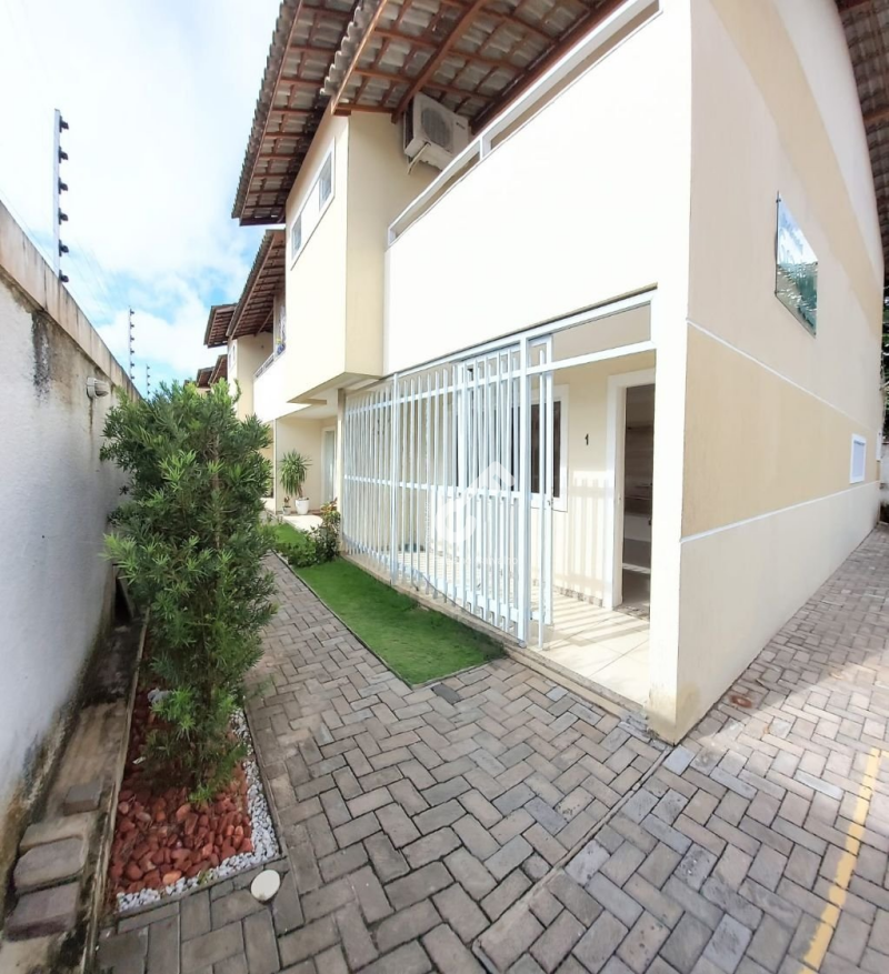 IPITANGA, Lauro de Freitas. Village duplex em condomínio fechado, 3 suítes sendo 1 suíte térrea. Área de 100m². R$460.000,00 venda. Agende sua visita.