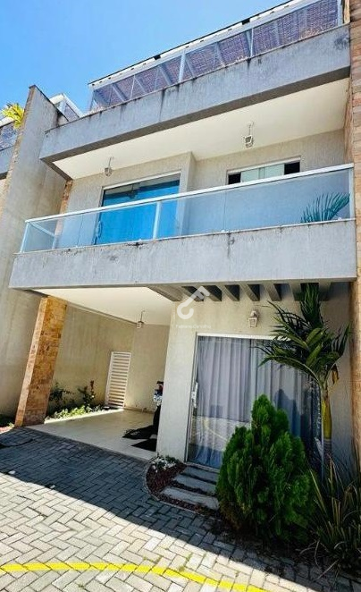 IPITANGA, Lauro de Freitas. Triplex com 4 quartos sendo 2 suítes, terraço, são 150m² de área construída, em condomínio fechado. R$600.000,00, ENERGIA SOLAR. Agende sua visita.