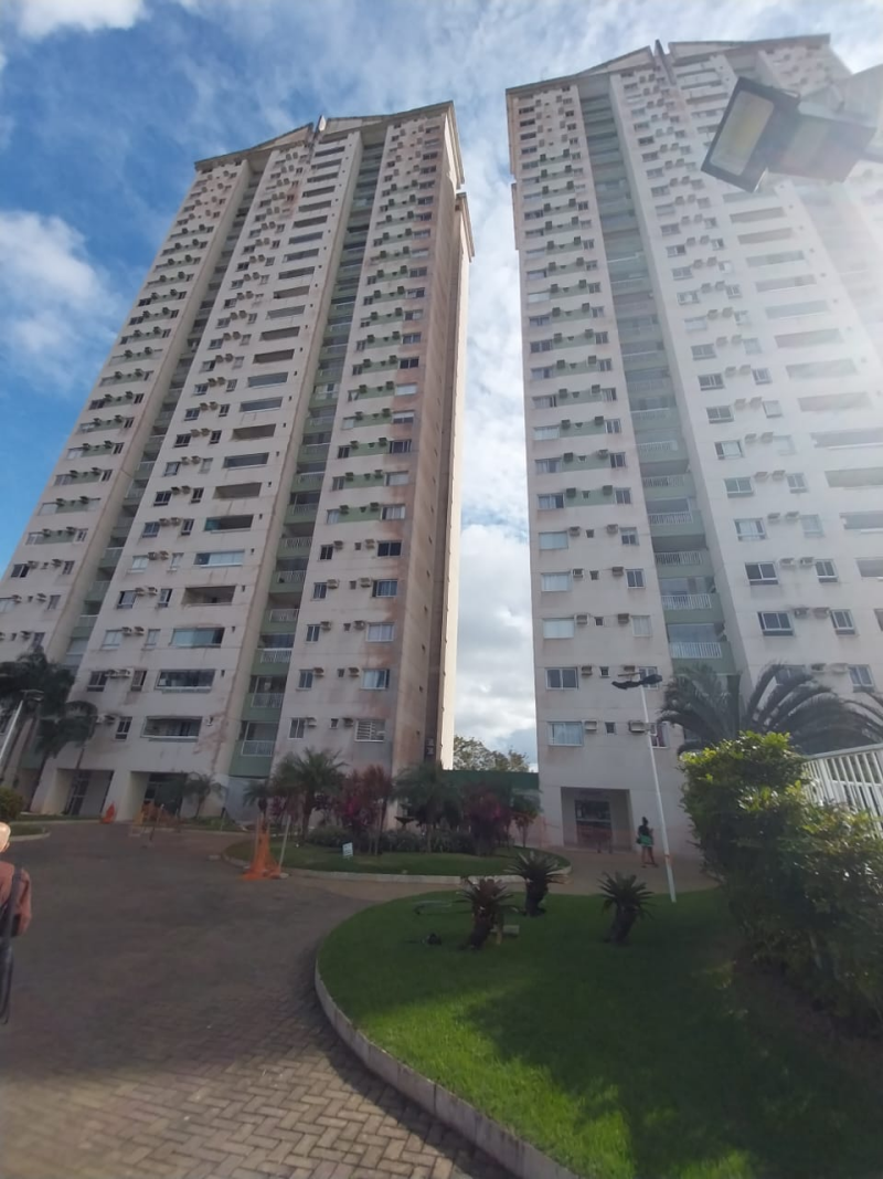 Apartamento de 02 quartos com suíte na Avenida Luis Viana Filho - Paralela