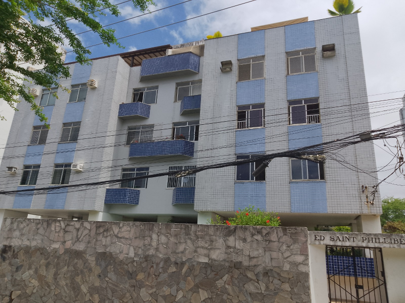 Apartamento de 03 quartos com suíte no Costa Azul