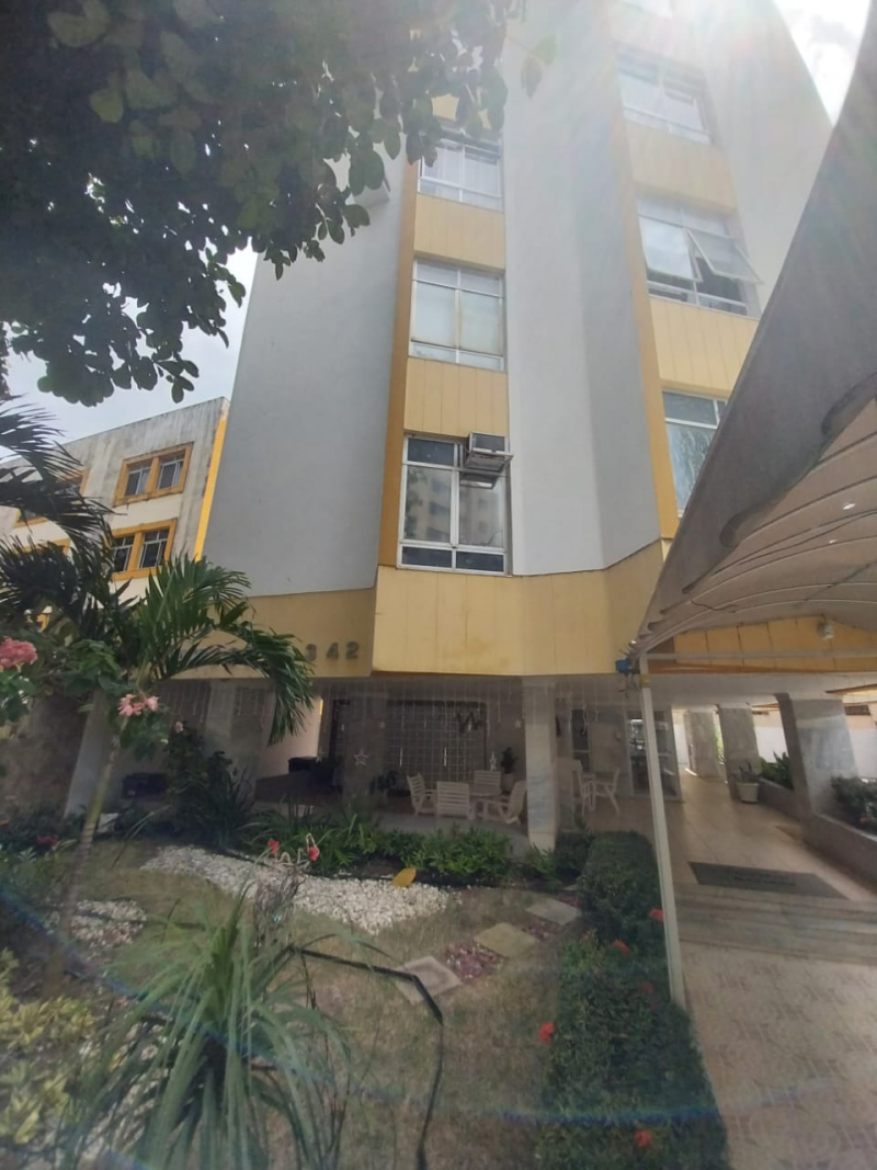 Apartamento de 02 quartos com suíte no Costa Azul