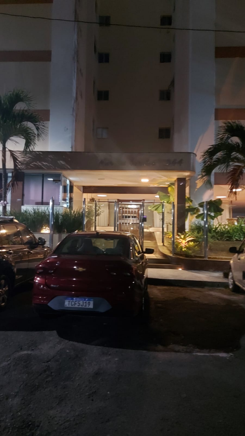 Apartamento de 02 quartos com suíte e gabinete no Candeal