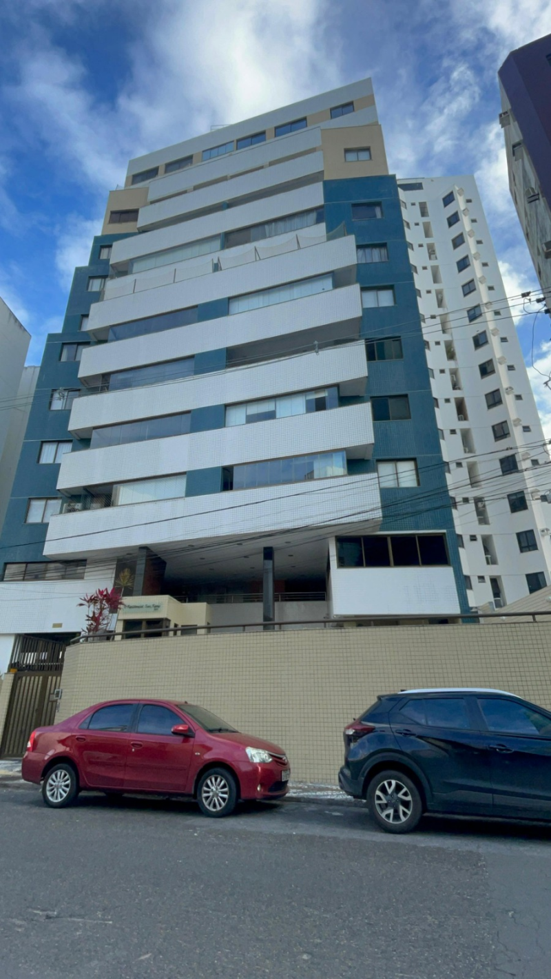 Apartamento a venda  de 02 suítes no Itaigara