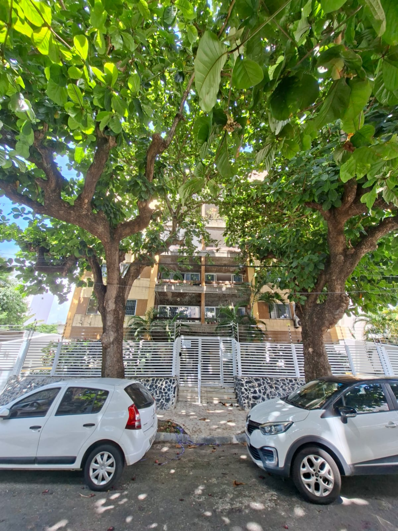 Apartamento à venda de 03 quartos com suíte no Costa Azul