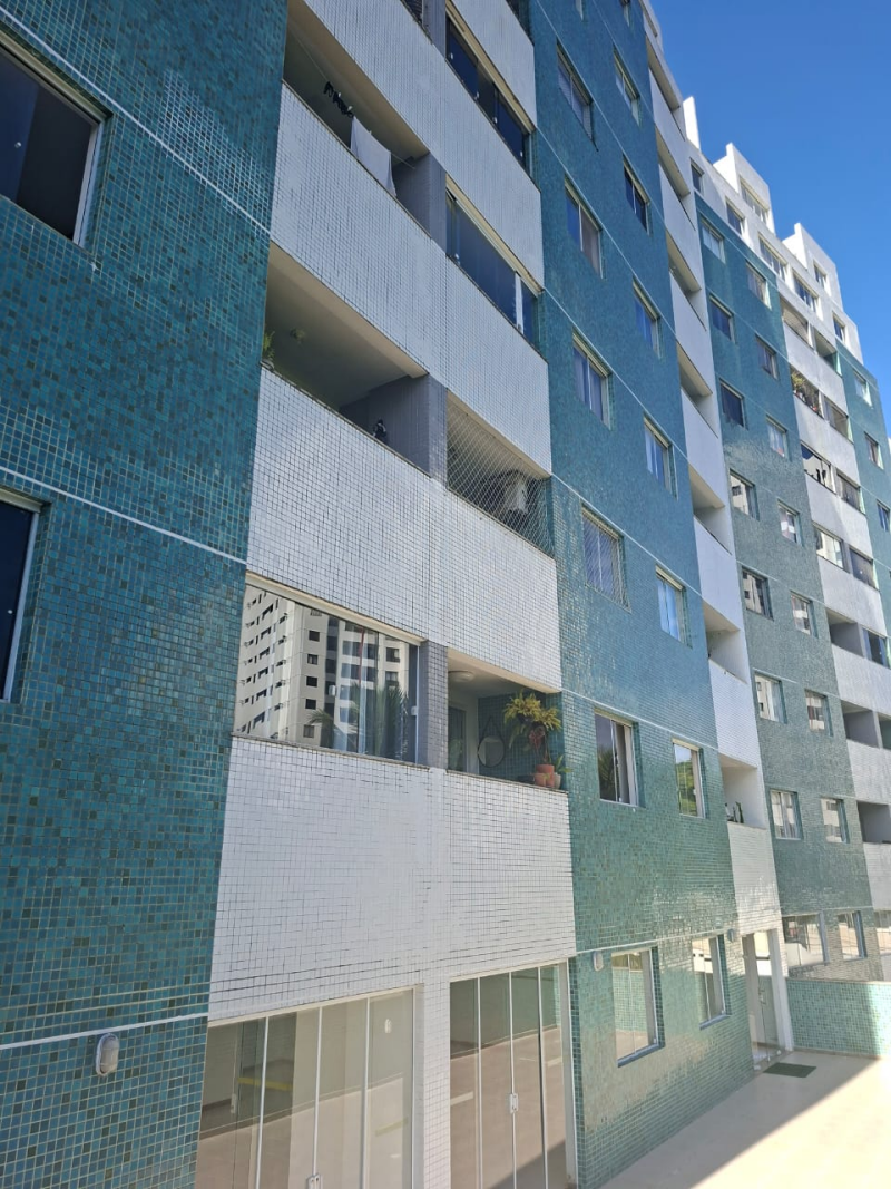 Excelente apartamento de 02 quartos com varanda no Stiep