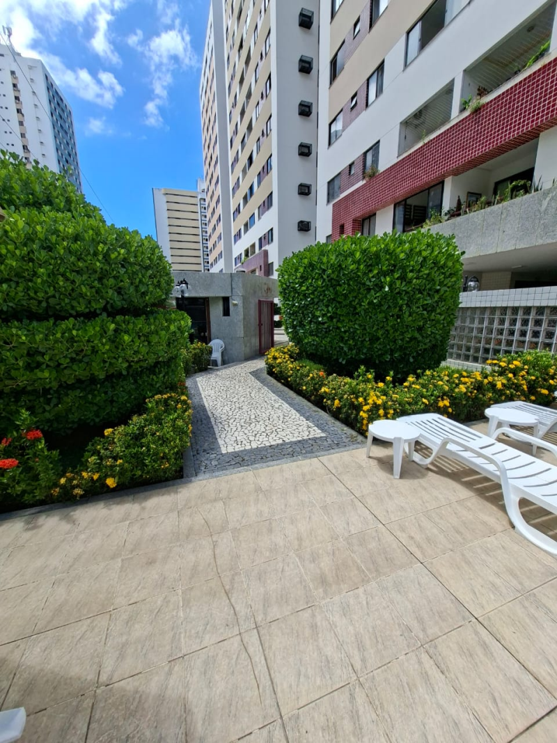 Apartamento de 03 quartos com suíte  e varanda no Stiep