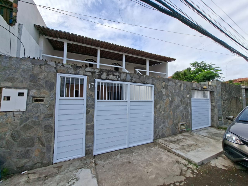 Casa á venda de 03 quartos com suite e varanda  em Piatã
