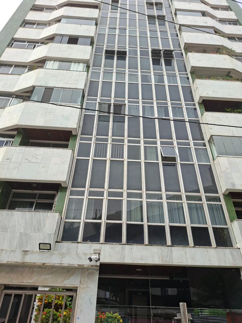 Apartamento de 03 quartos com suíte e varanda no Campo Grande