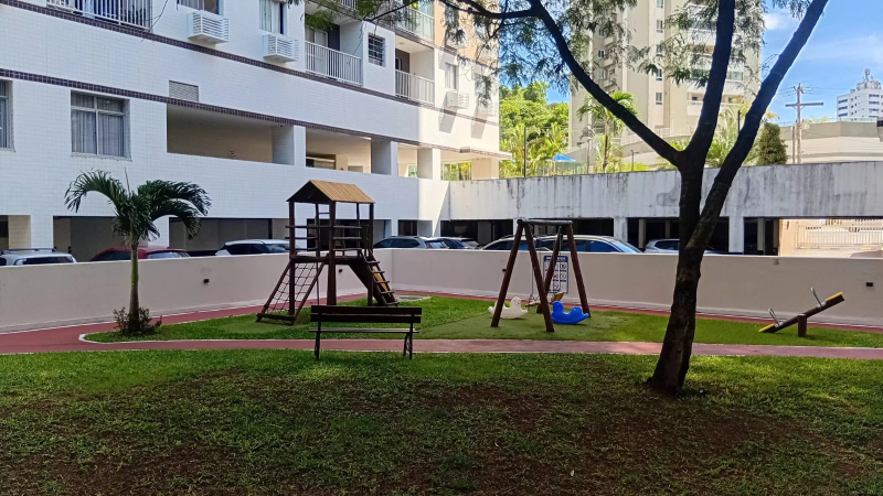 Apartamento á venda de 02 quartos com suíte e varanda no Imbuí