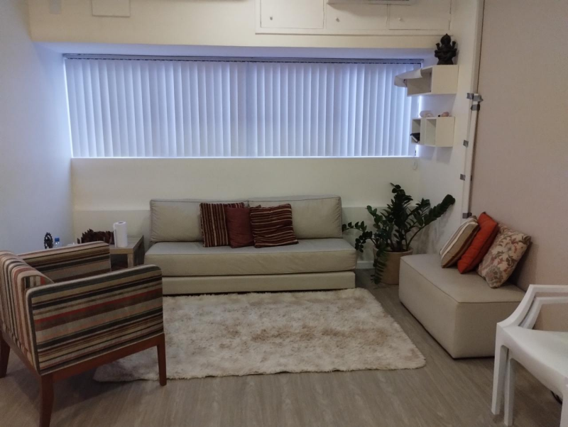 SALA COMERCIAL Á VENDA NO CAMINHO DAS ÁRVORES