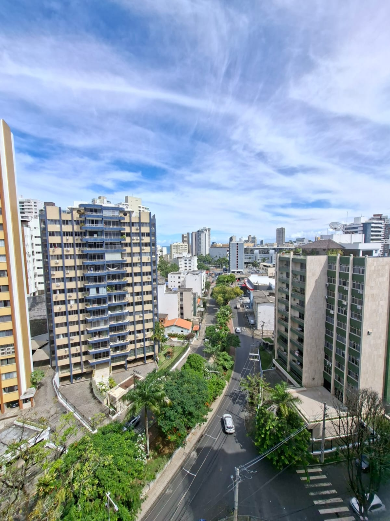Apartamento á Venda de 03 quartos e suíte na Ondina