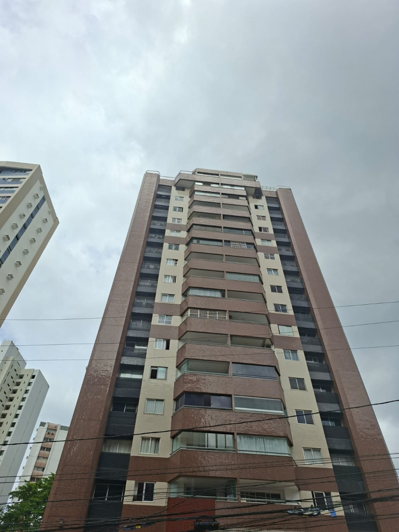 Apartamento á venda de 03 quartos e suíte no Caminho das Árvores