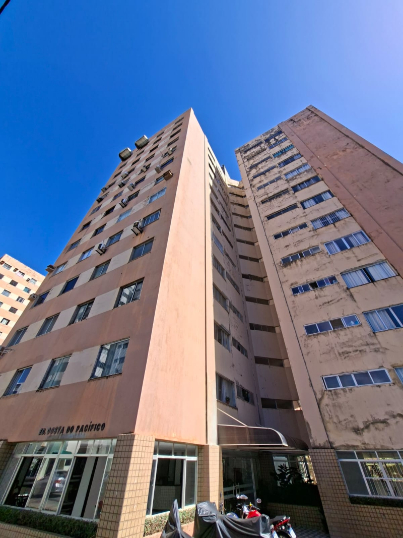 Apartamento á venda de 03 quartos totais no Costa Azul