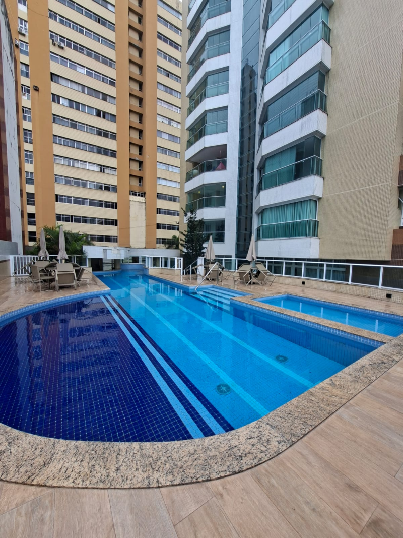Apartamento á venda de 03 suítes na Graça