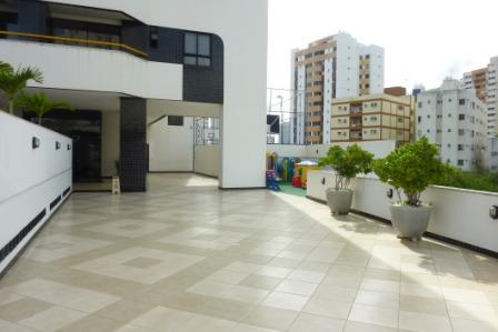Apartamento á venda de 03 quartos com suíte no Imbuí